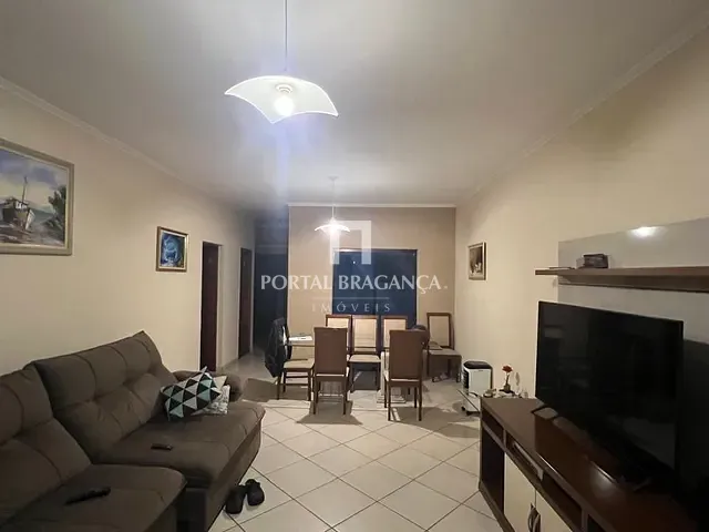 Casa com 300m² 3 quartos e 4 banheiros, à venda, no bairro Jardim Europa em Bragança Paulista