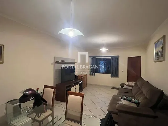 Casa com 300m² 3 quartos e 4 banheiros, à venda, no bairro Jardim Europa em Bragança Paulista