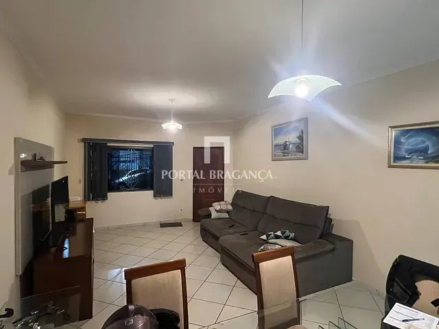 Casa com 300m² 3 quartos e 4 banheiros, à venda, no bairro Jardim Europa em Bragança Paulista