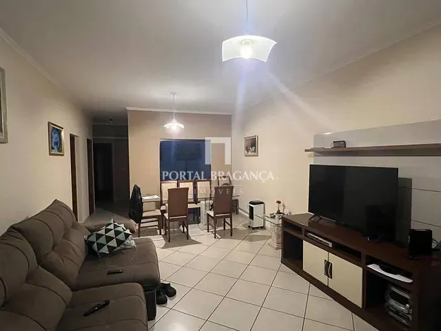 Casa com 300m² 3 quartos e 4 banheiros, à venda, no bairro Jardim Europa em Bragança Paulista