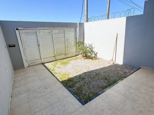 Casa com 95m² 2 quartos e 2 banheiros, à venda, no bairro Lagoa em Macaé