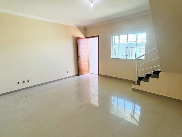Casa com 95m² 2 quartos e 2 banheiros, à venda, no bairro Lagoa em Macaé