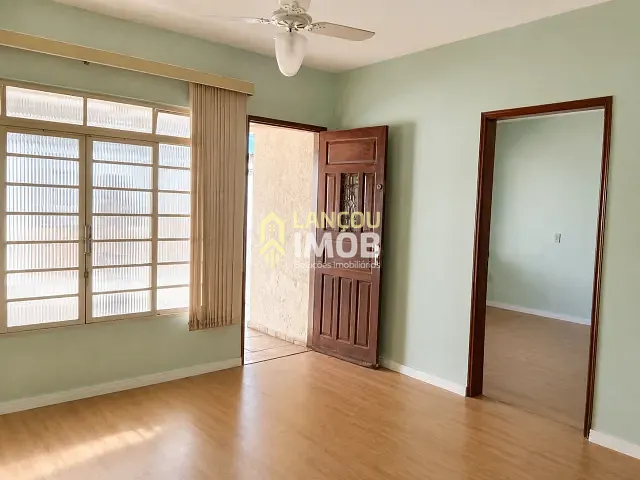 Casa 3 quartos e 2 banheiros, à venda, no bairro Vila Santa Terezinha em Várzea Paulista