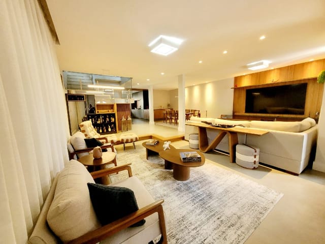 Casa com 500m² 4 quartos e 6 banheiros, à venda, no bairro Vila Valqueire em Rio de Janeiro