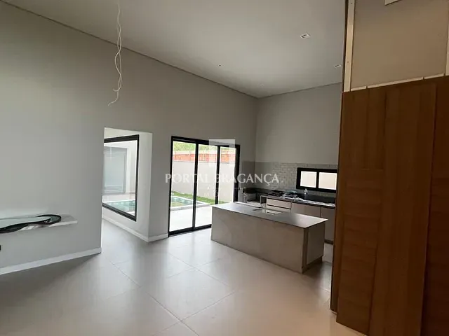 Casa com 300m² 3 quartos e 4 banheiros, à venda, no bairro Jardim São José em Bragança Paulista