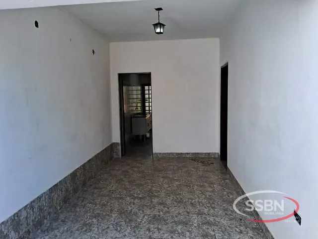 Casa 2 quartos e 2 banheiros, para alugar, no bairro Parque Residencial Klavin em Nova Odessa
