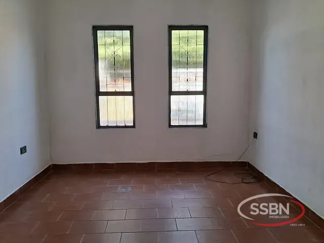 Casa 2 quartos e 2 banheiros, para alugar, no bairro Parque Residencial Klavin em Nova Odessa
