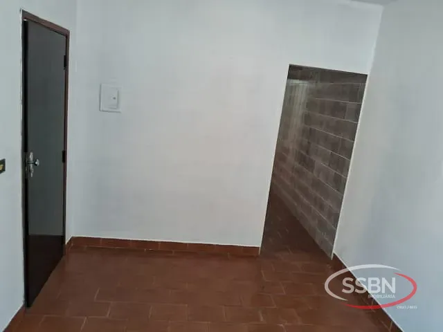 Casa 2 quartos e 2 banheiros, para alugar, no bairro Parque Residencial Klavin em Nova Odessa