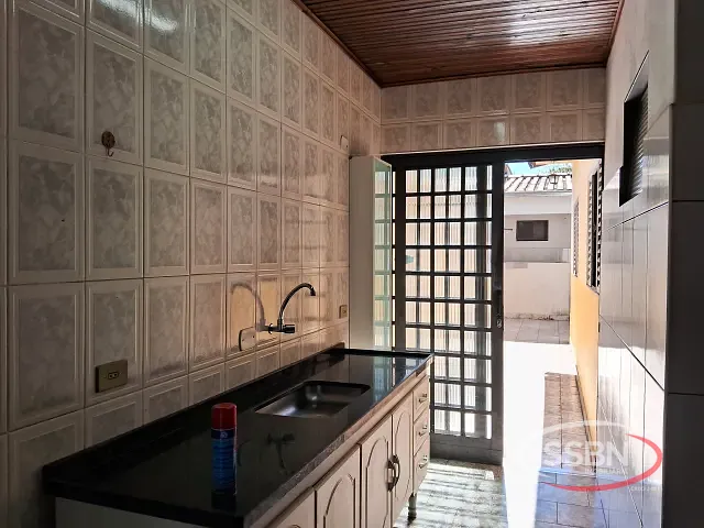 Casa 2 quartos e 2 banheiros, para alugar, no bairro Parque Residencial Klavin em Nova Odessa