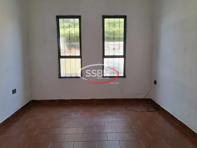 Casa 2 quartos e 2 banheiros, para alugar, no bairro Parque Residencial Klavin em Nova Odessa