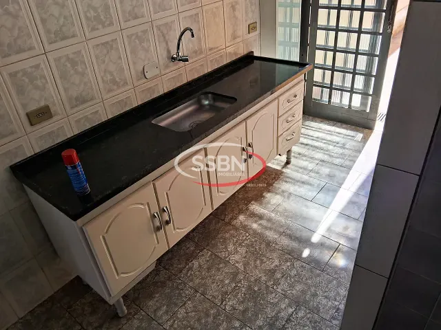 Casa 2 quartos e 2 banheiros, para alugar, no bairro Parque Residencial Klavin em Nova Odessa