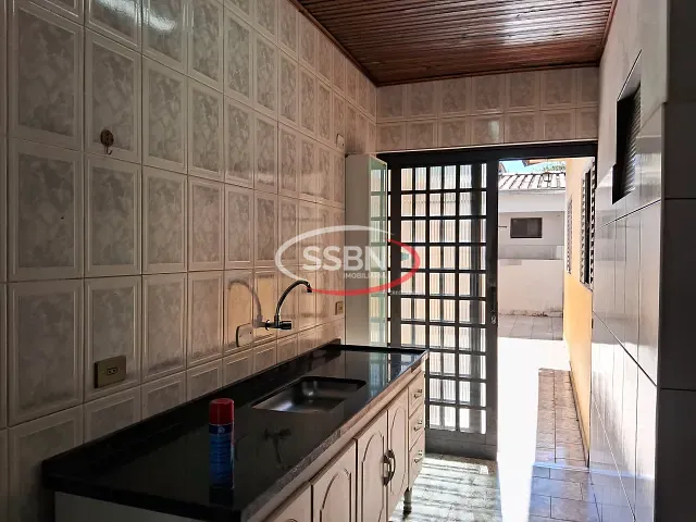 Casa 2 quartos e 2 banheiros, para alugar, no bairro Parque Residencial Klavin em Nova Odessa