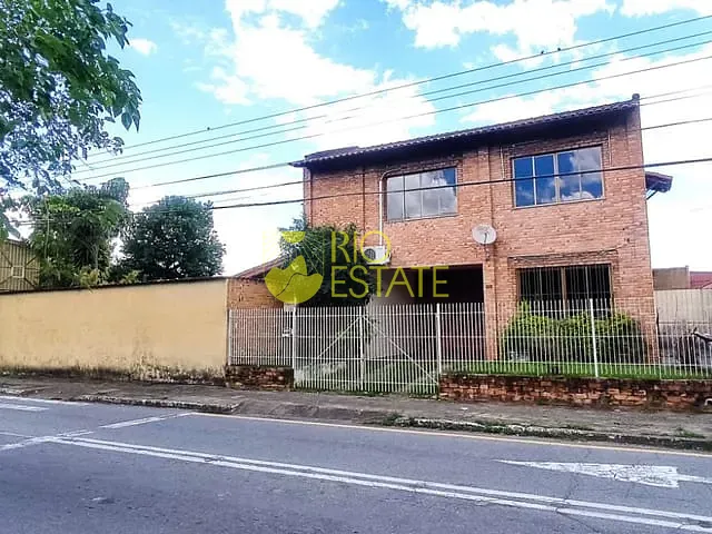 Casa com 350m² 3 quartos e 3 banheiros, à venda, no bairro Aero Clube em Volta Redonda