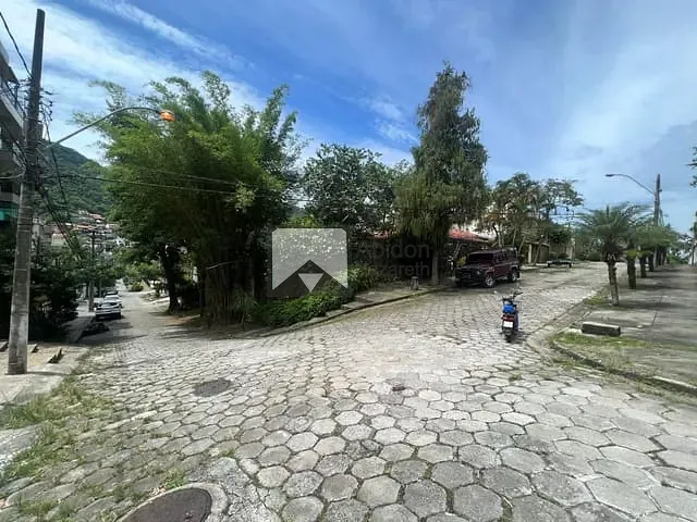 Casa com 590m² 4 quartos e 3 banheiros, à venda, no bairro São Francisco em Niterói