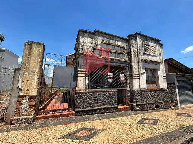 Casa 2 quartos e 1 banheiro, à venda, no bairro Centro em Pirassununga