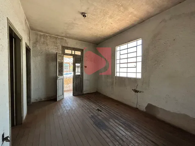 Casa 2 quartos e 1 banheiro, à venda, no bairro Centro em Pirassununga