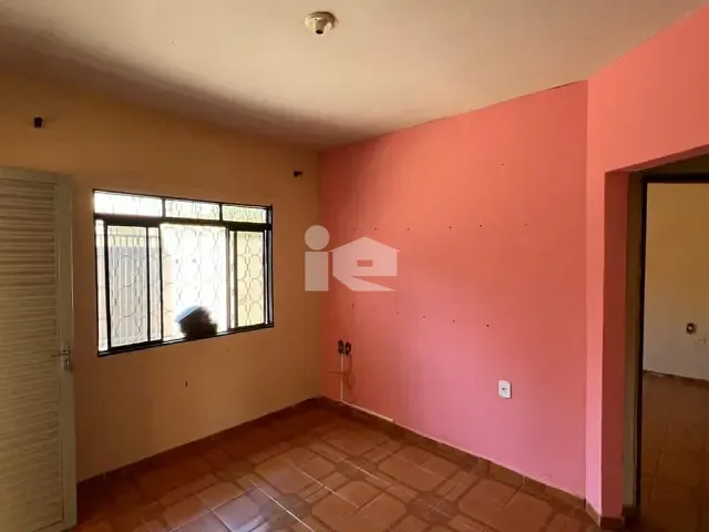Casa com 239m² 3 quartos e 1 banheiro, à venda, no bairro Monte Carlo em Rolândia