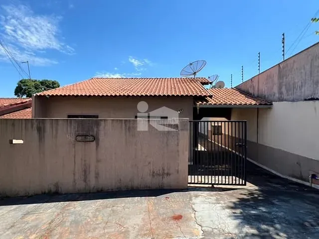 Casa com 239m² 3 quartos e 1 banheiro, à venda, no bairro Monte Carlo em Rolândia
