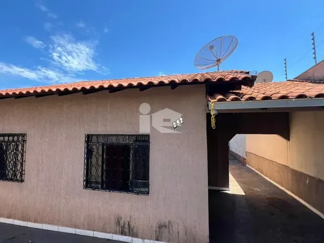 Casa com 239m² 3 quartos e 1 banheiro, à venda, no bairro Monte Carlo em Rolândia