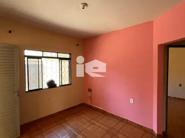 Casa com 239m² 3 quartos e 1 banheiro, à venda, no bairro Monte Carlo em Rolândia