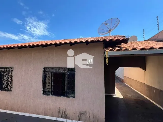 Casa com 239m² 3 quartos e 1 banheiro, à venda, no bairro Monte Carlo em Rolândia