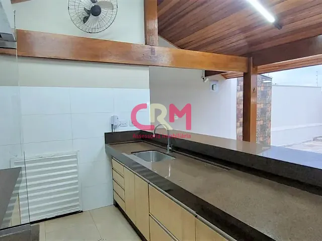 Casa 3 quartos e 5 banheiros, para alugar, no bairro Parque Residencial Laranjeiras I em Taquaritinga