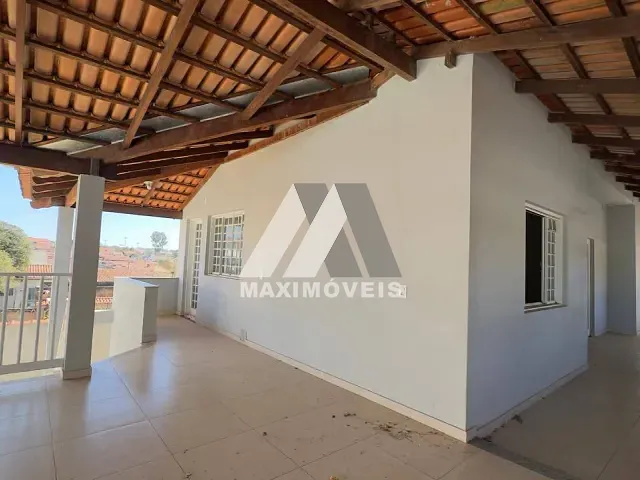 Casa com 360m² 3 quartos e 1 banheiro, à venda, no bairro Esplanada em Bom Despacho
