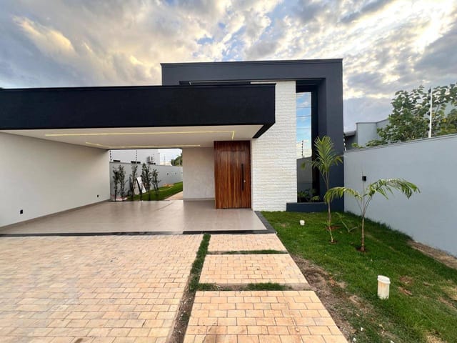 Casa com 352m² 3 quartos e 1 banheiro, à venda, no bairro Loteamento Jardim Nápoles em Sinop