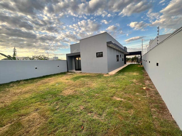 Casa com 352m² 3 quartos e 1 banheiro, à venda, no bairro Loteamento Jardim Nápoles em Sinop