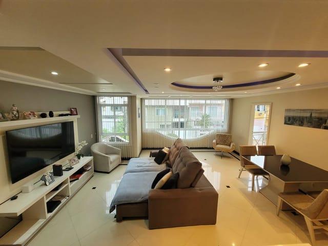 Casa com 250m² 4 quartos e 3 banheiros, à venda, no bairro Vila Valqueire em Rio de Janeiro