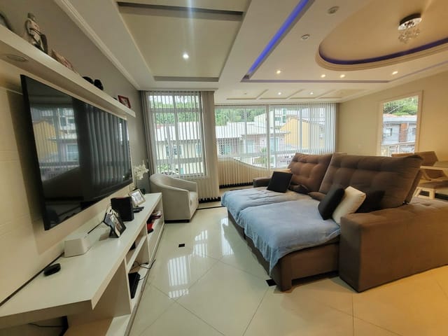 Casa com 250m² 4 quartos e 3 banheiros, à venda, no bairro Vila Valqueire em Rio de Janeiro