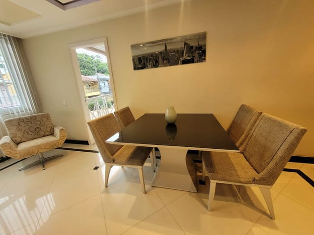 Casa com 250m² 4 quartos e 3 banheiros, à venda, no bairro Vila Valqueire em Rio de Janeiro
