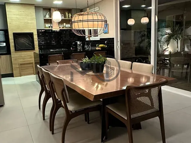 Casa com 397m² 4 quartos e 5 banheiros, à venda, no bairro Jardim Itália em Cuiabá