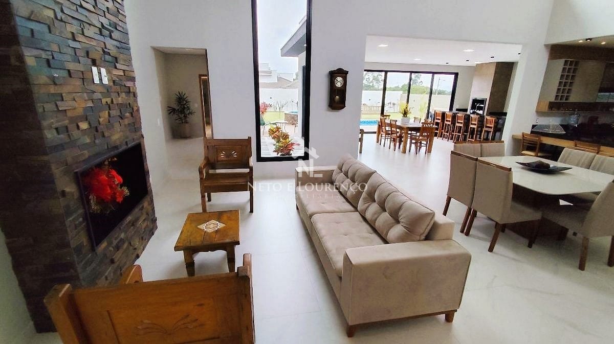Casa à venda com 3 quartos, 1000m² - Foto 2