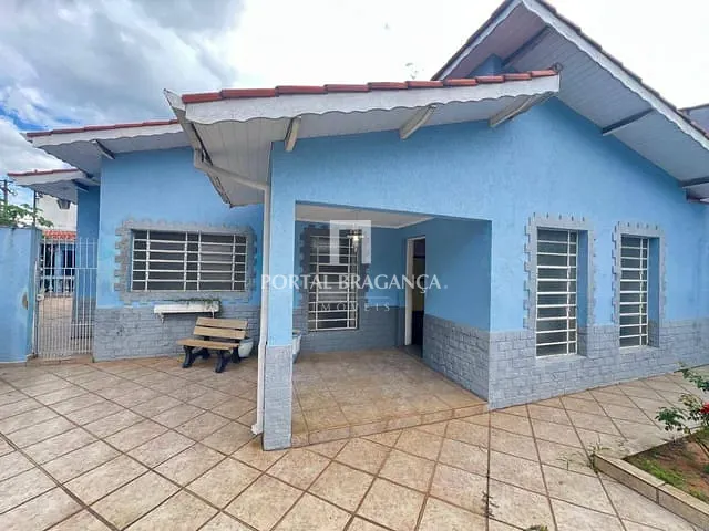 Casa com 375m² 2 quartos e 3 banheiros, à venda ou para alugar, no bairro Jardim Europa em Bragança Paulista