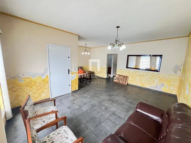 Casa com 375m² 2 quartos e 3 banheiros, à venda ou para alugar, no bairro Jardim Europa em Bragança Paulista