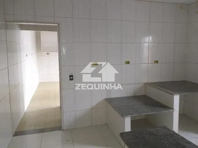 Casa com 248m² 3 quartos e 1 banheiro, à venda, no bairro Vila Campesina em Osasco