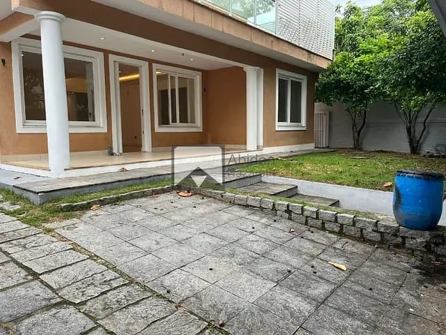 Casa com 450m² 4 quartos e 6 banheiros, à venda, no bairro Itacoatiara em Niterói