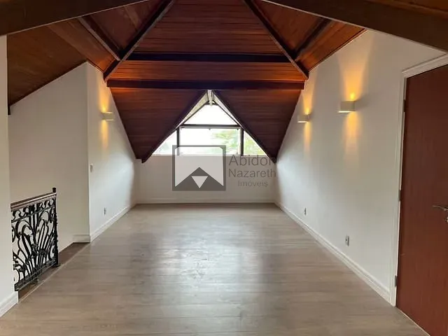 Casa com 450m² 4 quartos e 6 banheiros, à venda, no bairro Itacoatiara em Niterói