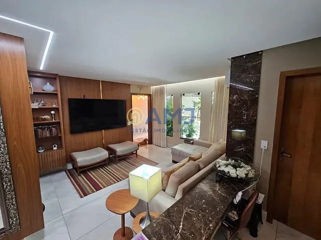 Casa com 240m² 3 quartos e 4 banheiros, à venda, no bairro Jardim América em Goiânia