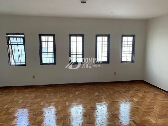 Casa com 360m² 3 quartos e 3 banheiros, à venda, no bairro Mercês em Uberaba