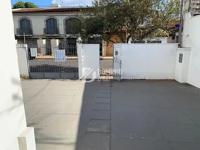 Casa com 360m² 3 quartos e 3 banheiros, à venda, no bairro Mercês em Uberaba