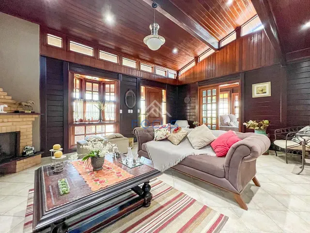 Casa com 850m² 4 quartos e 5 banheiros, para alugar, no bairro Vista Alegre em Vinhedo