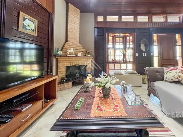 Casa com 850m² 4 quartos e 5 banheiros, para alugar, no bairro Vista Alegre em Vinhedo