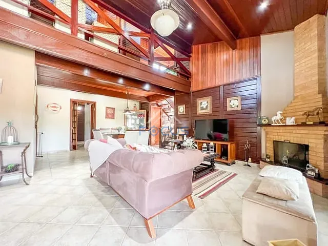 Casa com 850m² 4 quartos e 5 banheiros, para alugar, no bairro Vista Alegre em Vinhedo
