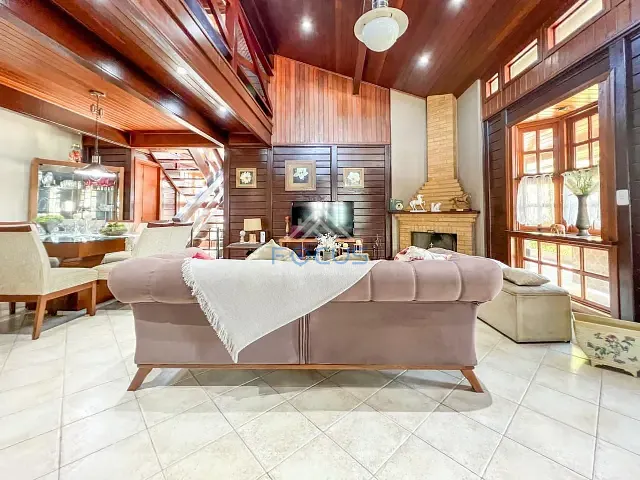 Casa com 850m² 4 quartos e 5 banheiros, para alugar, no bairro Vista Alegre em Vinhedo