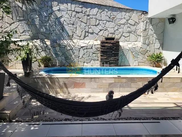 Casa com 360m² 4 quartos e 4 banheiros, à venda, no bairro Iririú em Joinville