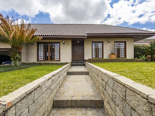 Casa com 1124m² 3 quartos e 5 banheiros, à venda, no bairro Centro em Araucária