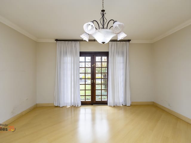 Casa com 1124m² 3 quartos e 5 banheiros, à venda, no bairro Centro em Araucária