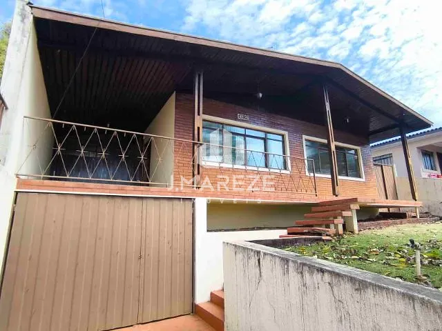 Casa com 266m² 3 quartos e 2 banheiros, à venda, no bairro Centro em Apucarana